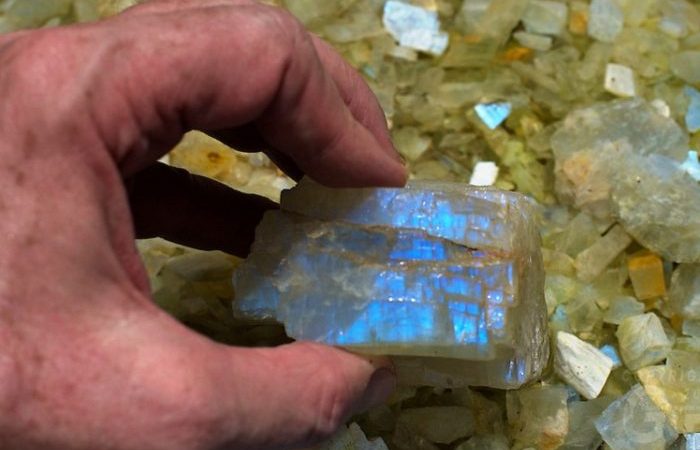 Moonstone-Mines-shine-700×500 Moonstone-Mines-shine-700x500