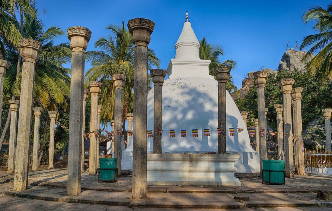 the-ambasthala-dagoba-and-pillars