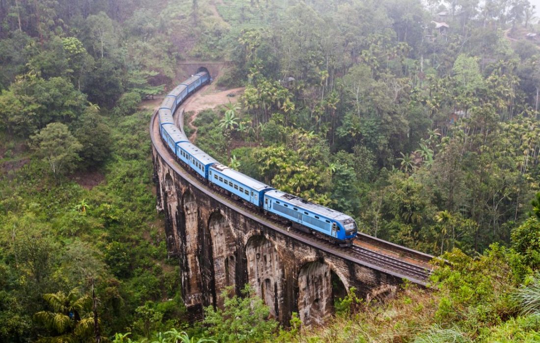 train ride in srilanka